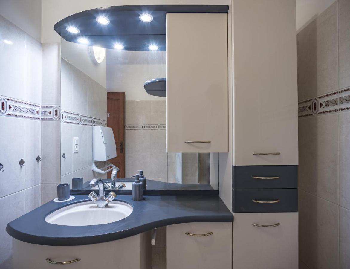 Le Logis De L'Arc - 5Min Hypercentre - Max 6 Personnes Apartment Troyes Luaran gambar
